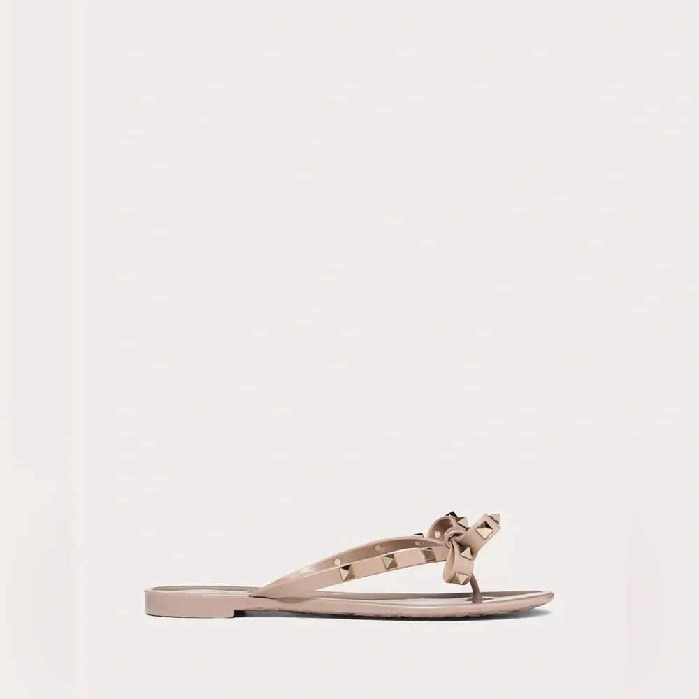 VALENTINO: RUBBER ROCKSTUD THONG - Picture 6 of 9